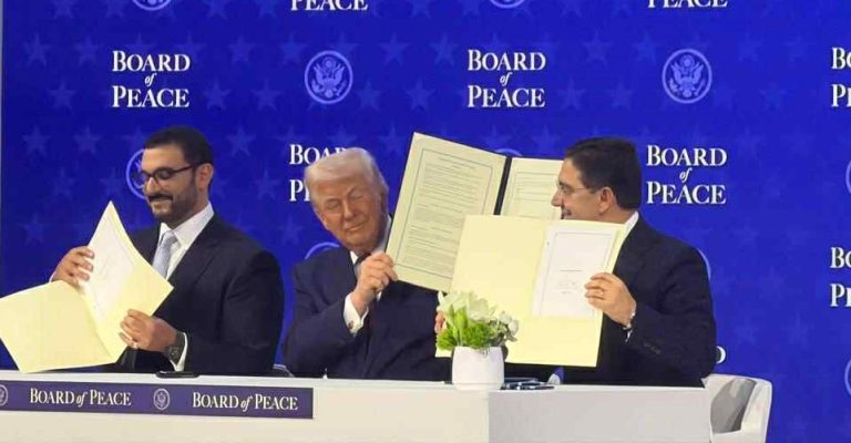 Le Maroc signe la charte fondatrice du Conseil de la Paix à Davos