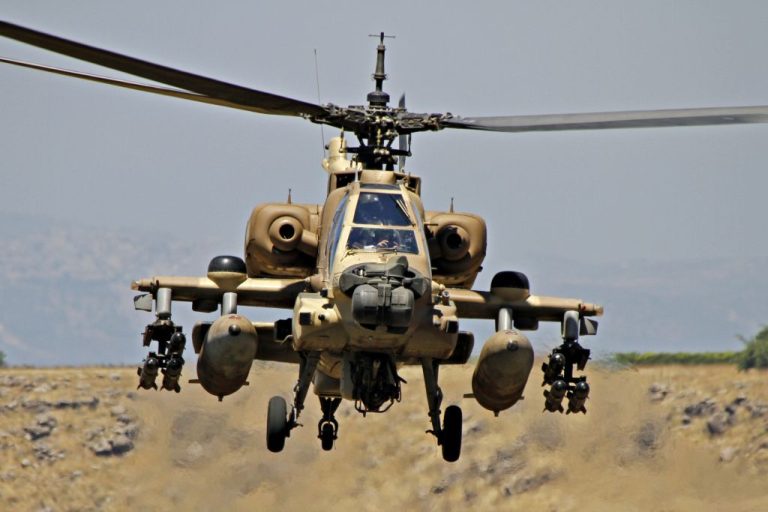 Le Maroc renforce sa puissance aérienne avec la réception d’un nouveau lot d’hélicoptères Apache