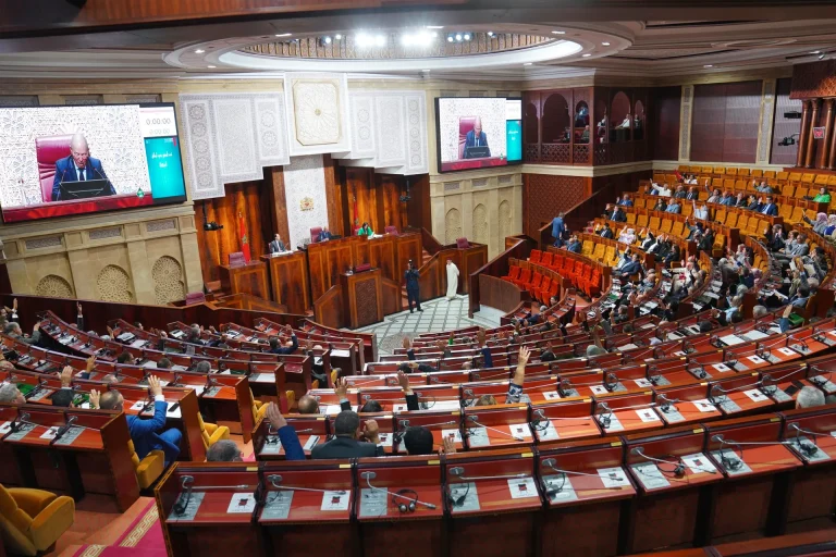 La Chambre des représentants adopte le projet de loi sur la profession d’avocat