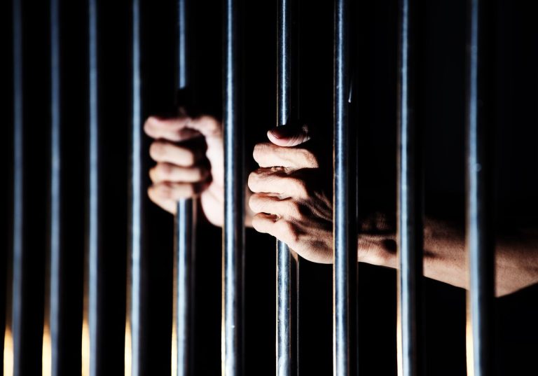 Justice à Al Hoceïma : une peine de prison prononcée pour refus d’exécuter une décision de justice