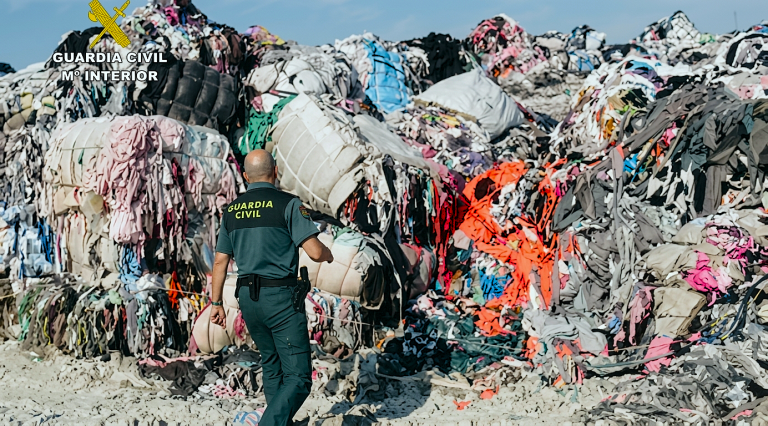 De Tanger Med au port d’Algésiras : la justice espagnole démantèle un réseau de trafic de déchets textiles