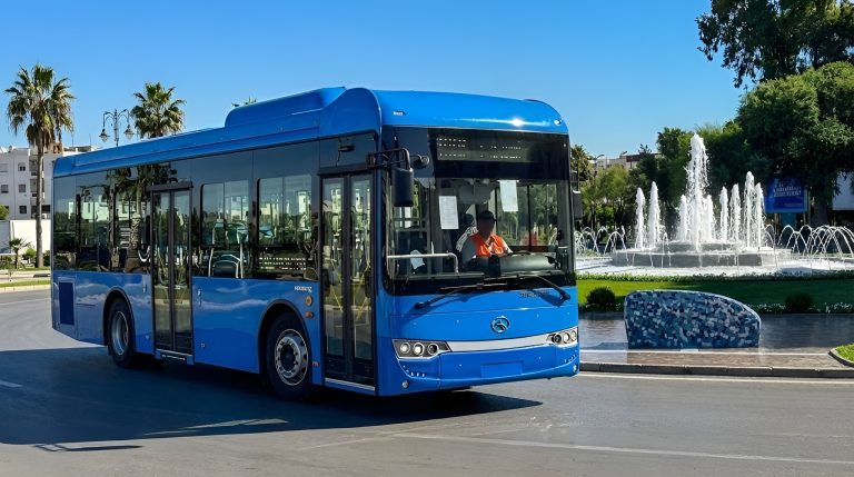 Les habitants de Fahs-Anjra réclament l’accélération du lancement de la ligne de bus entre Fnideq et Tanger Med