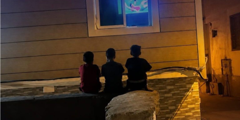 Un geste royal illumine le quotidien de trois enfants de Taza après une photo devenue virale