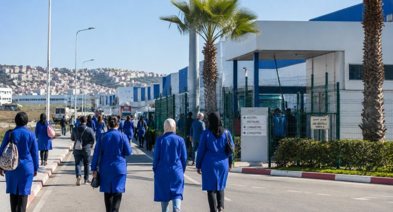 250 dirhams par recrue : les usines de câblage automobile à Tanger misent sur la cooptation pour attirer des travailleurs