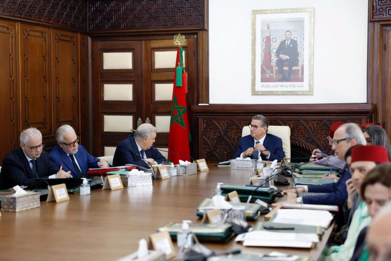 Le gouvernement marocain adopte trois décrets relatifs à l’aide sociale directe, aux droits d’importation sur le blé tendre et aux importations de bétail